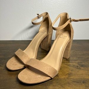High heels size 8 tan